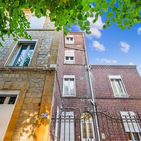 Budget Appart Avec Parking Au Centre-Ville Charleville-Mézières エクステリア 写真