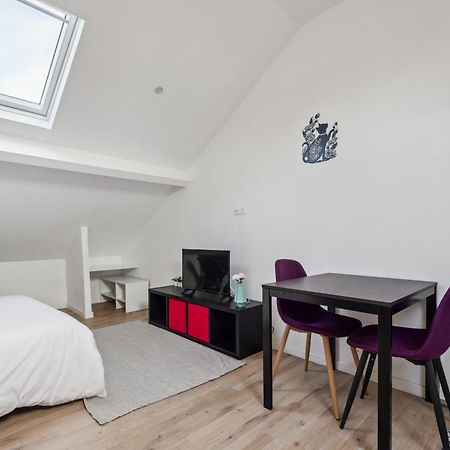 Budget Appart Avec Parking Au Centre-Ville Charleville-Mézières エクステリア 写真